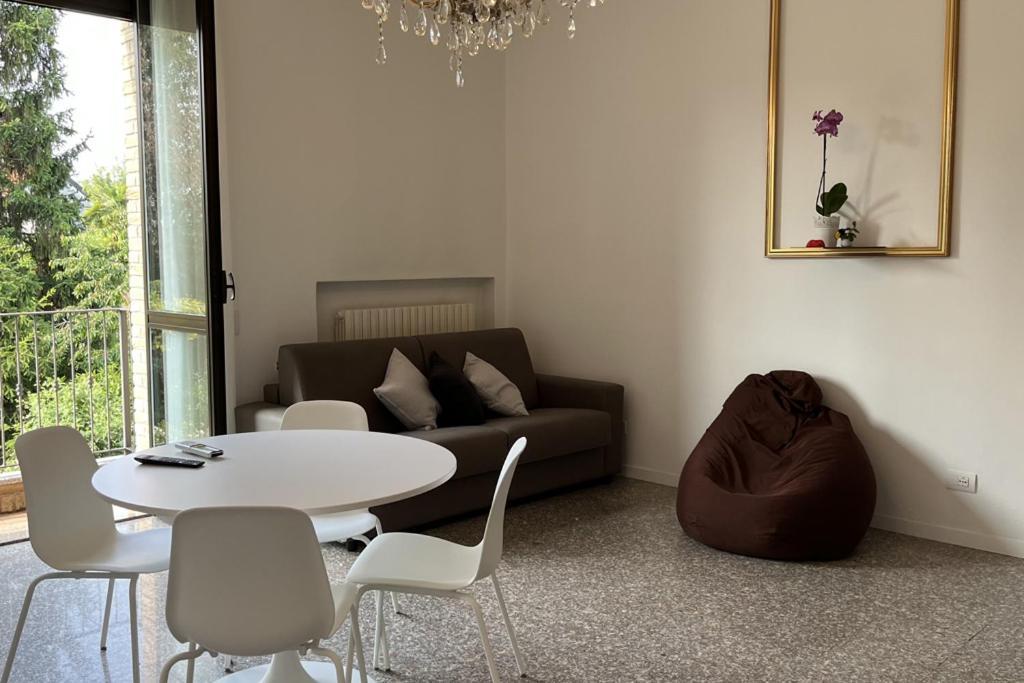 La Casa Di Antoine Apartment Чезано Мадерно Екстериор снимка